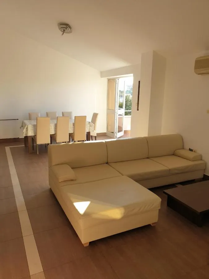 Apartments Seafront Villa Pula