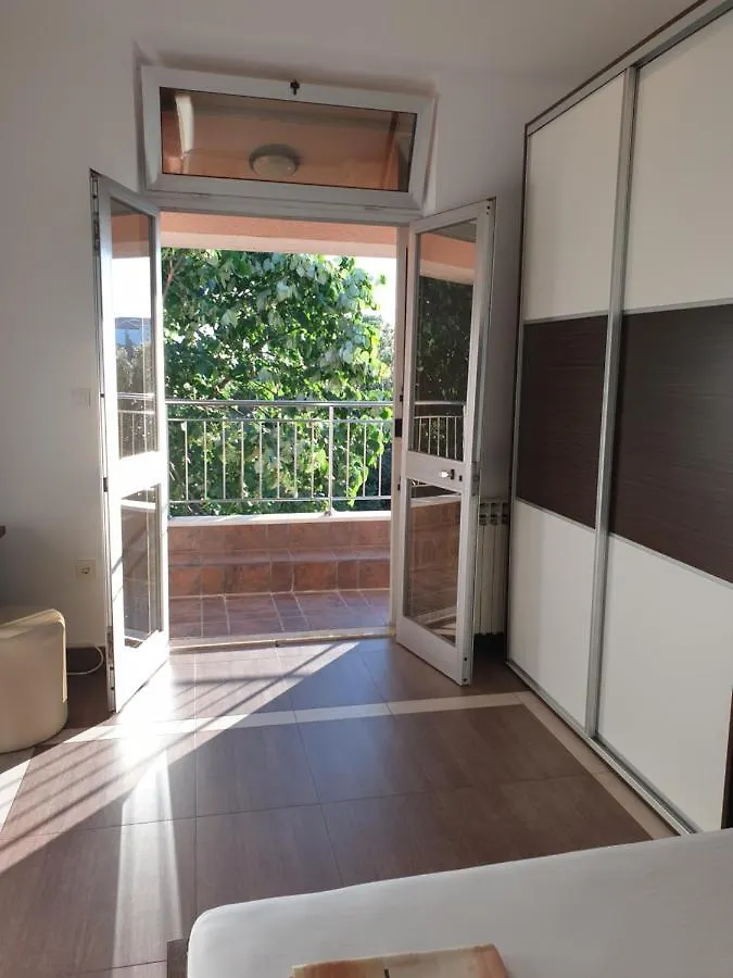 Apartments Seafront Villa Pula