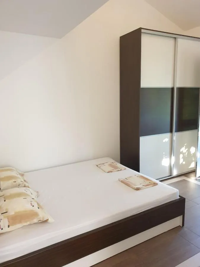 Apartments Seafront Villa Pula