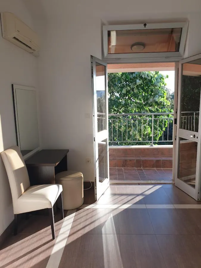 Apartments Seafront Villa Pula 0*,