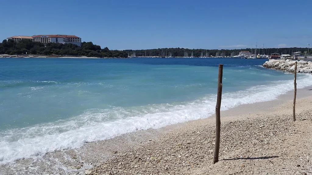 Apartments Seafront Villa Pula