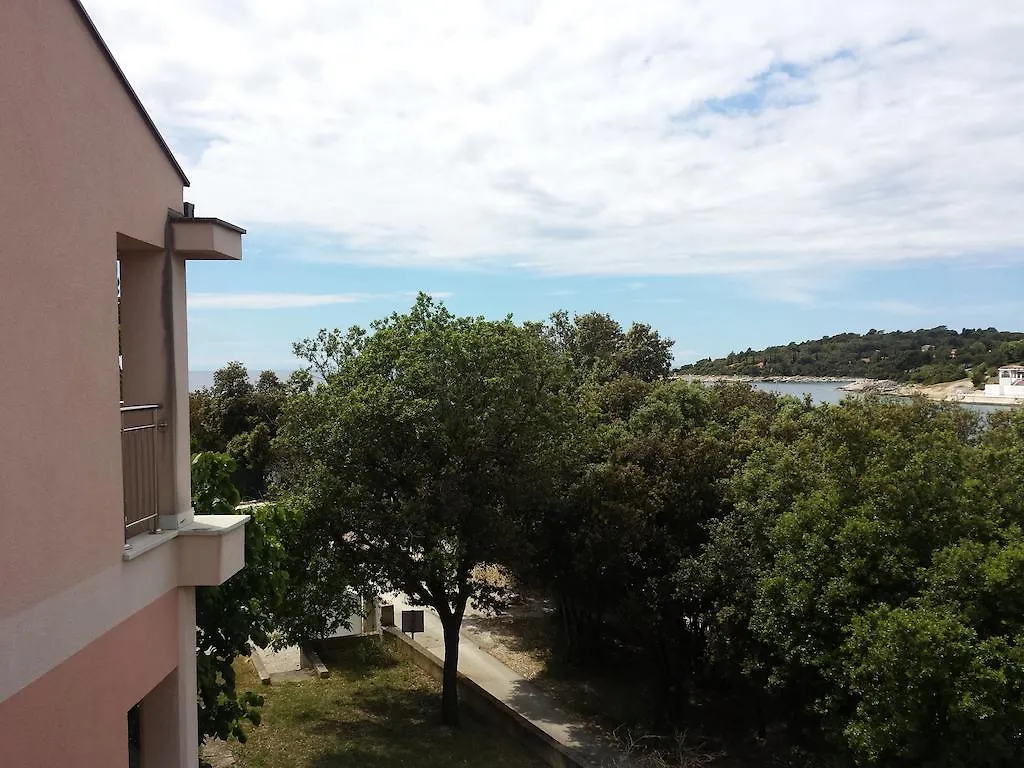 Apartments Seafront Villa Pula