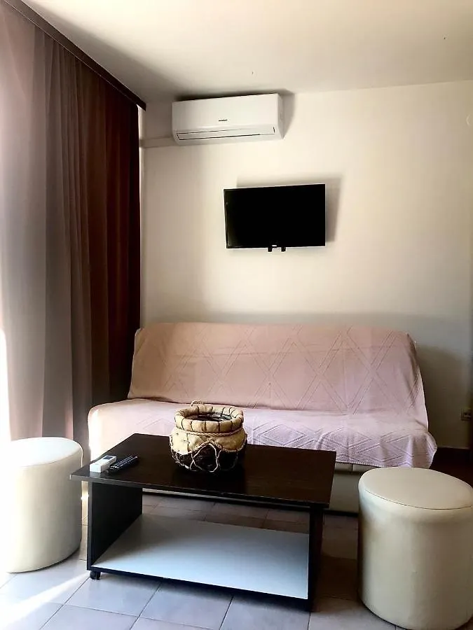 Apartments Seafront Villa Pula